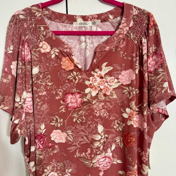 NWT. Cure 3X floral blouse top. Approx. 27” armpit to armpit and 31” long. - Picture 2 of 15